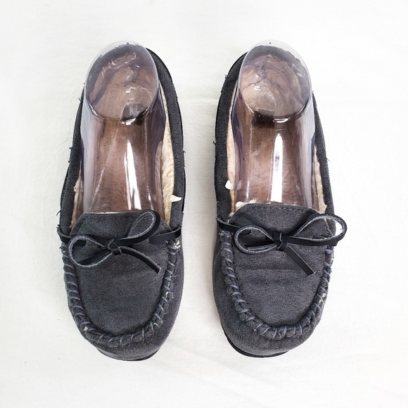 CLOSET CLOSING! Route 66 • Plush Lined Moccasin Slippers - Picture 1 of 8